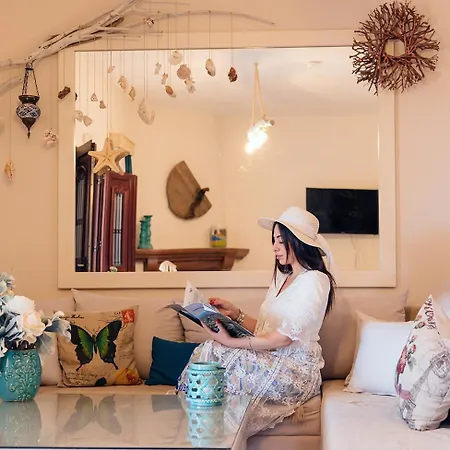Villa Summer House Collection - A Secluded Getaway Perissa (Santorini)